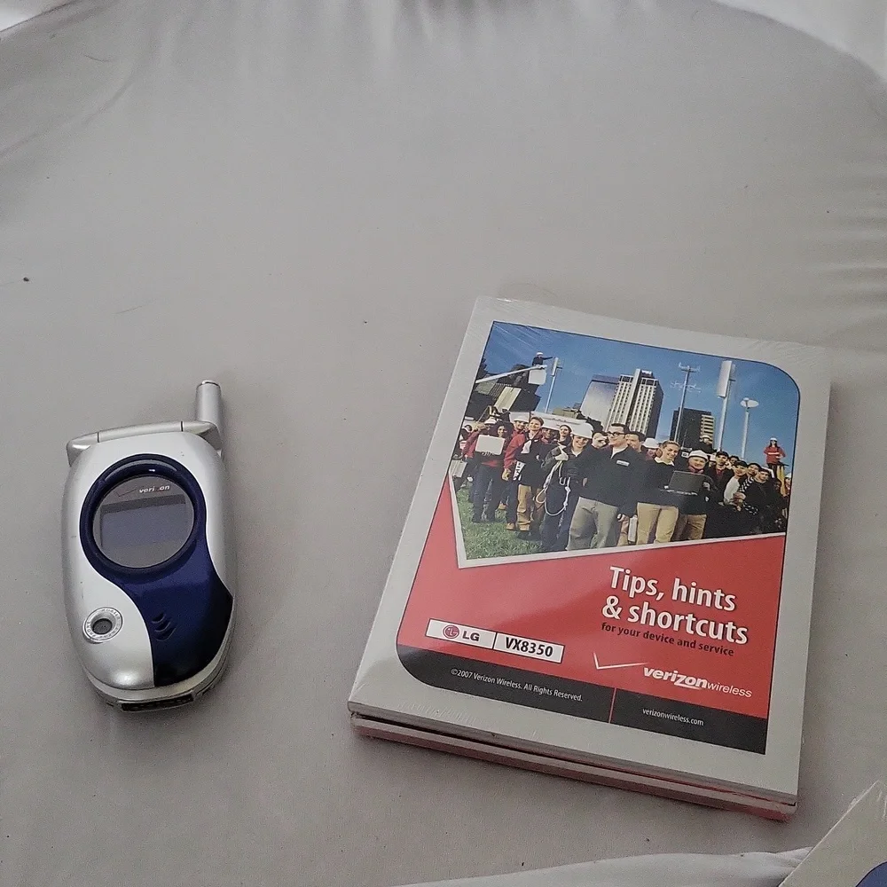 LG Model VX5300 Silver/Gray Verizon Wireless LG-VX8300 Flip Cell Phone
